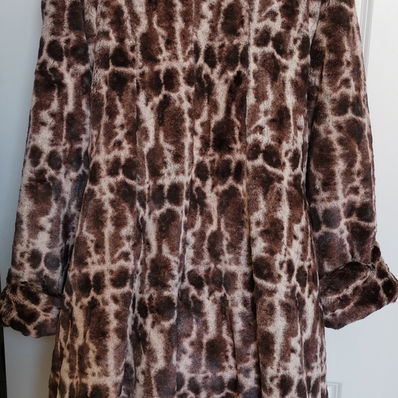 Brown Faux Fur winter coat brown animal print Size M 🆕 - Picture 11 of 14
